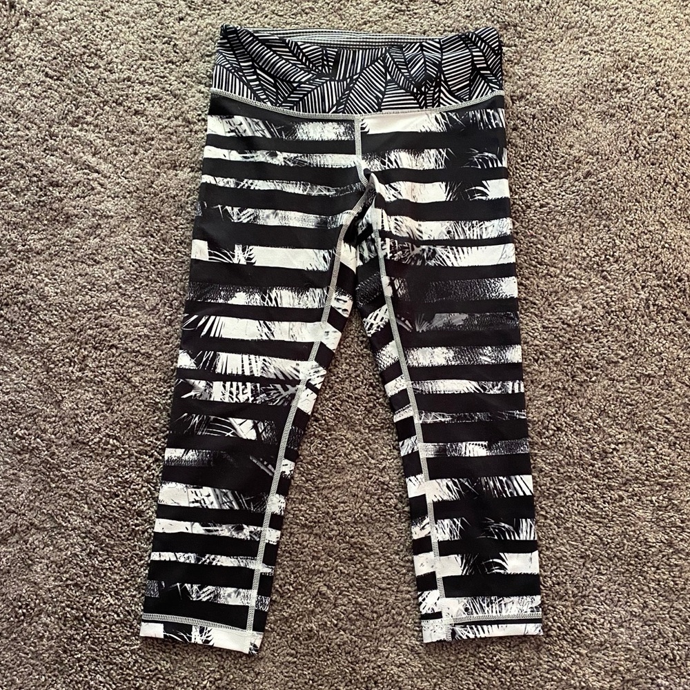 Lululemon wonder under cropped leggings